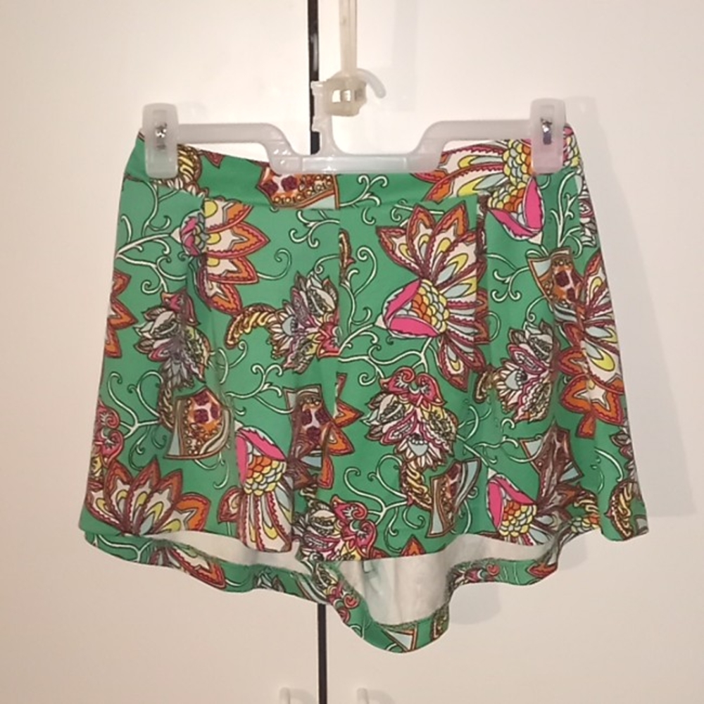 Medium/small flowy shorts flower pattern